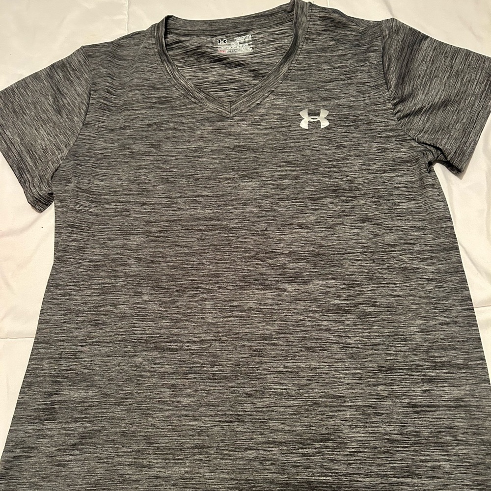 Under Armour Women's Heathered Gray Short Sleeve Tee